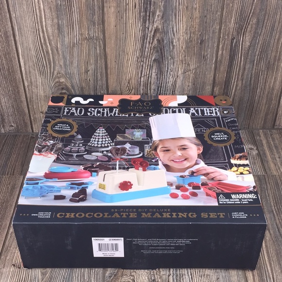 F•A•O Schwarz 59 Piece Deluxe Chocolate Making Set - Picture 3 of 8